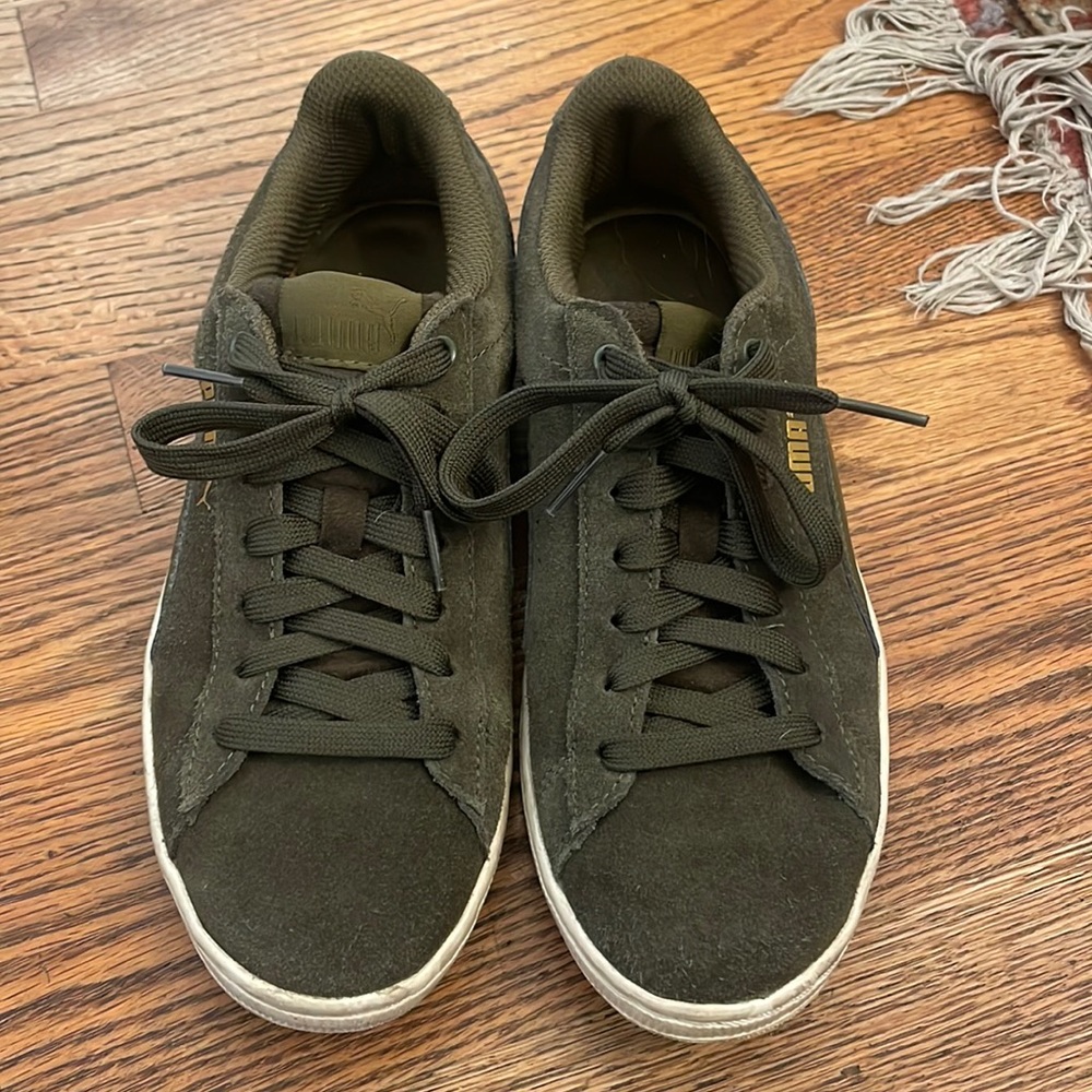 Puma Low Top Dark Green Suede Tennis Shoes